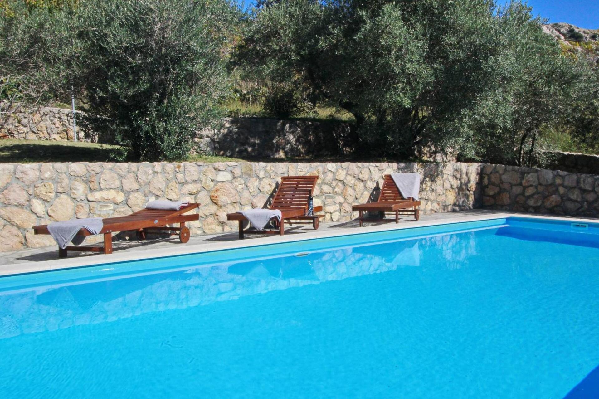 Villa Katarinini Dvori Baska  Luaran gambar
